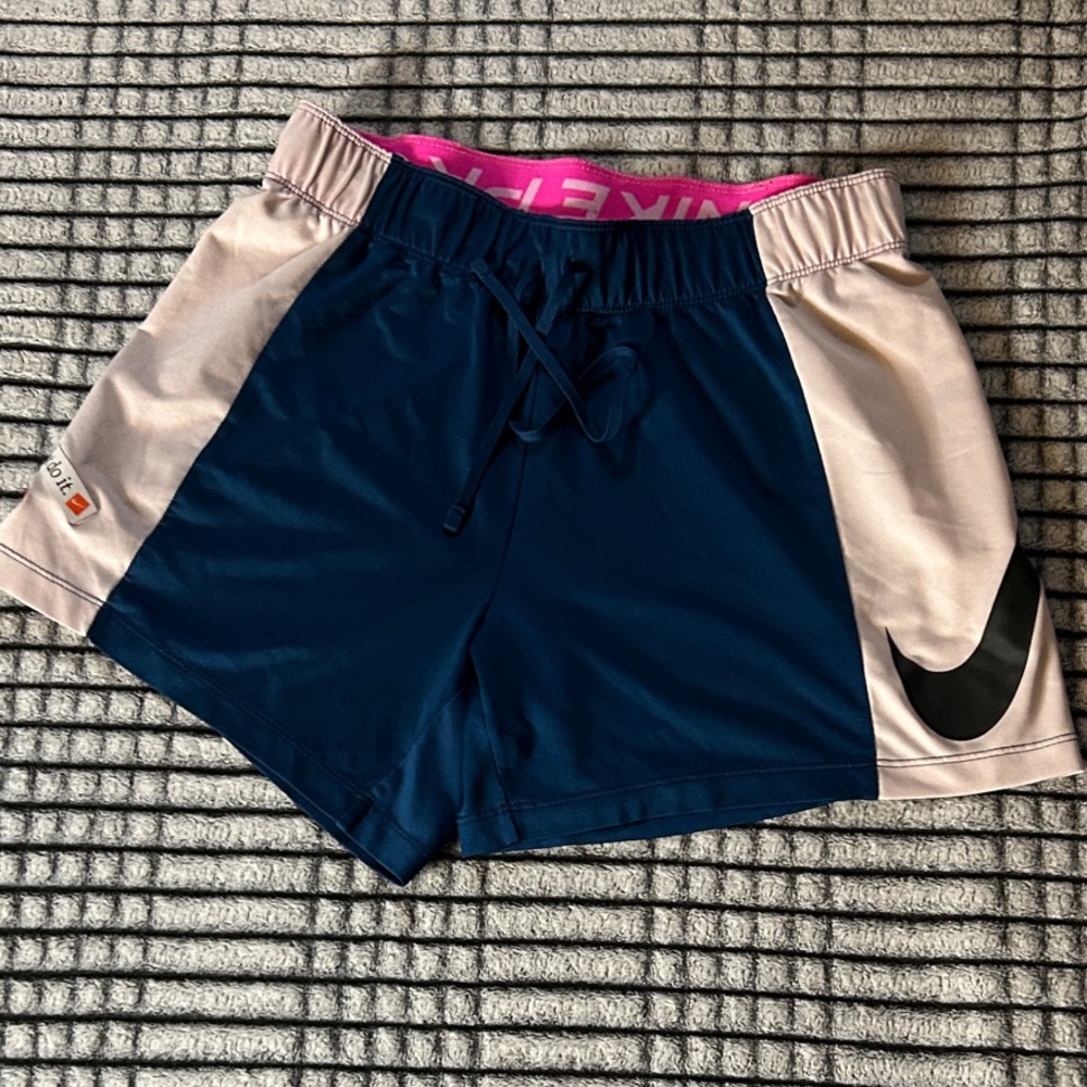 Women’s Nike Pro Shorts (S)